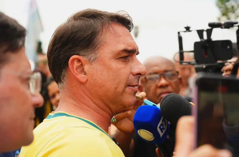 Flávio Bolsonaro diz que não irá mais para debate da TV Globo