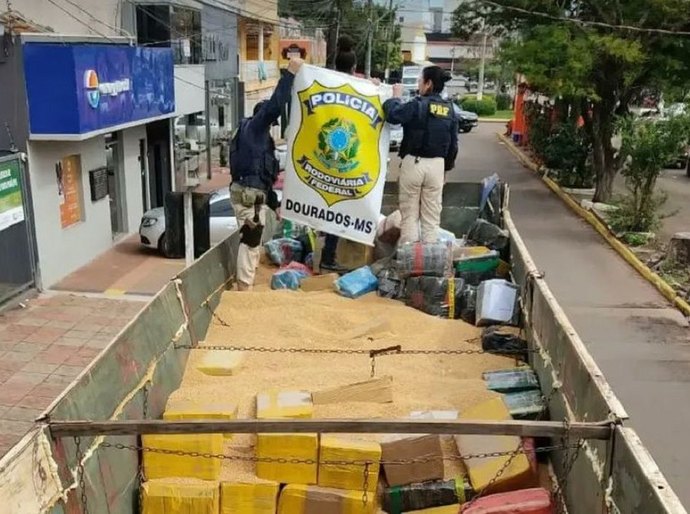 PRF faz a maior apreensão de maconha do ano em Ponta Porã