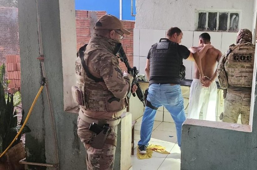 Polícia Civil prende homem suspeito de agredir ex-companheira e matar pai e concunhado dela