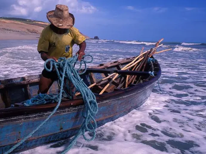 Tarifaço de Trump ameaça 32 mil pescadores artesanais no Ceará: 'É quem mais sofre e quem menos ganha'