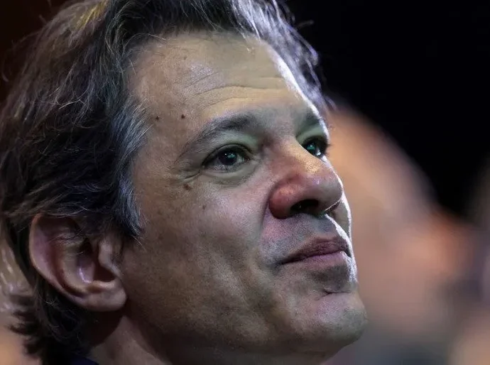 Haddad defende ida ao STF e espera aval de Lula sobre IOF