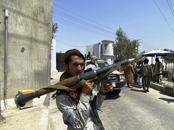 Talibã anuncia 'anistia geral' e faz apelo a mulheres no Afeganistão