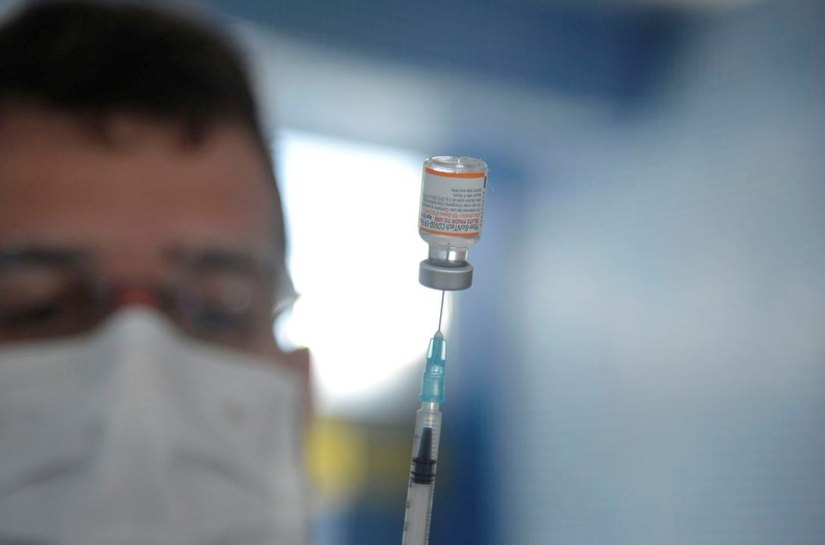 Brasil começa a aplicar vacina bivalente contra covid-19