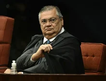 Flávio Dino mira fundos ligados à família de Mauro Mendes e manda Banco Master abrir documentos à PF