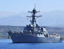 Lançadores de mísseis e proteção contra armas químicas: como são os navios de guerra dos EUA mandados para a costa da Venezuela