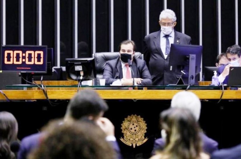 Governo libera R$ 1,9 bilhão para deputados em meio a disputa pela Presidência da Câmara