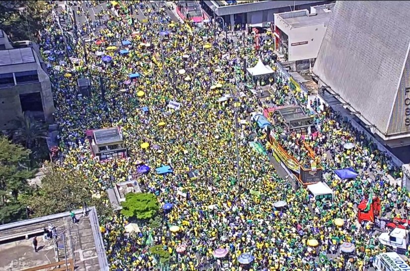 Manifestantes fazem ato na Av. Paulista a favor de Bolsonaro