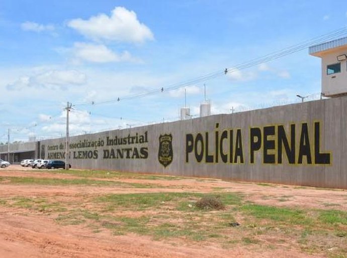 Policial Penal é flagrada tentando entrar com drogas e celulares em presídio de VG