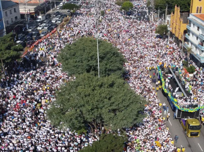 Marcha para Jesus: 8 trios elétricos arrastam centenas de milhares pelas ruas de SP e atraem poucos políticos
