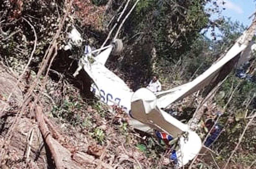 Monomotor de escola de aviação cai em mata no norte de MT; Instrutor e aluno sobrevivem