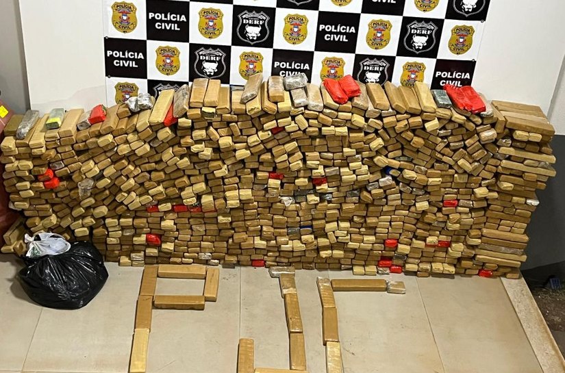 Polícia Civil apreende mais de 900 tabletes de maconha e desarticula depósito de drogas de facção