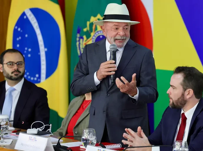 Lula anuncia novo Desenrola para quem ganha até R$ 8,1 mil