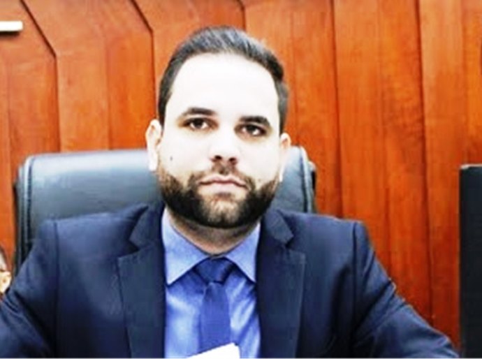 PF ‘encurrala’ ex-vereador Vinicyus Hugueney, filho de Clovito, por rachar salários com servidores na Câmara de Cuiabá