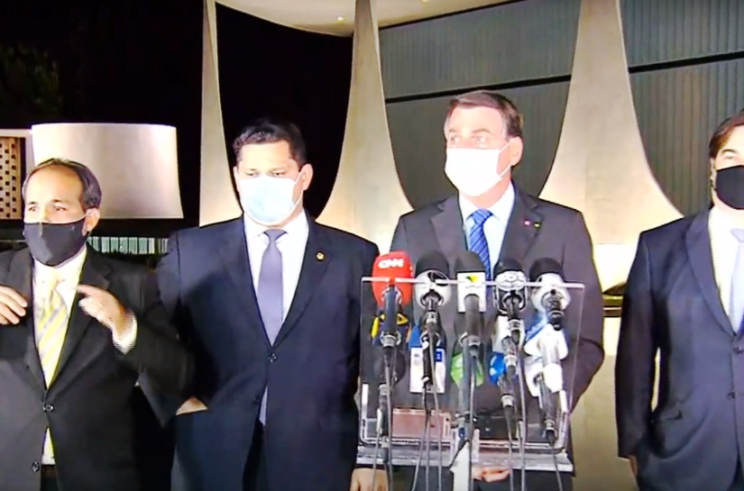 'Respeitamos o teto de gastos e queremos responsabilidade fiscal', diz Bolsonaro