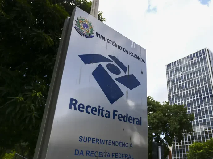 Receita voltará a exigir declaração de fintechs após operações da PF