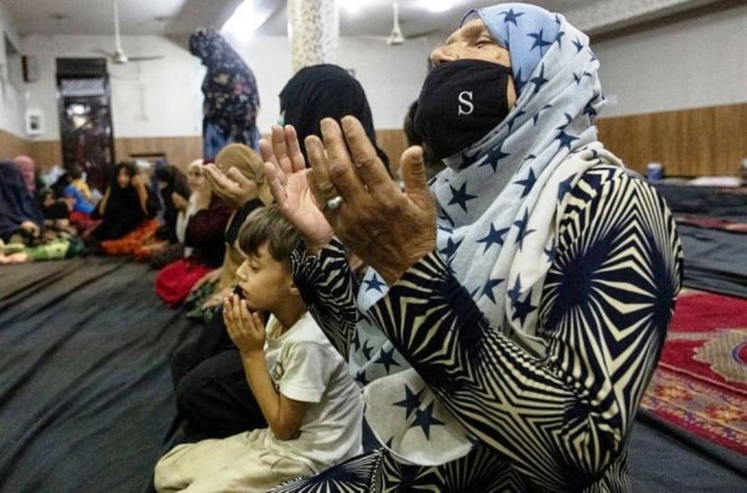 Afeganistão: Talebã entra em Cabul 'por todos os lados'