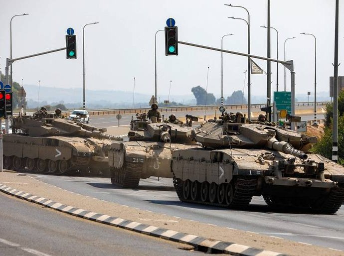 Tropas de Israel se posicionam perto de Gaza; prazo para que civis deixem suas casas no norte está perto do fim