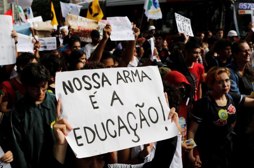 Governo suspende cronograma de implementação do Novo Ensino Médio