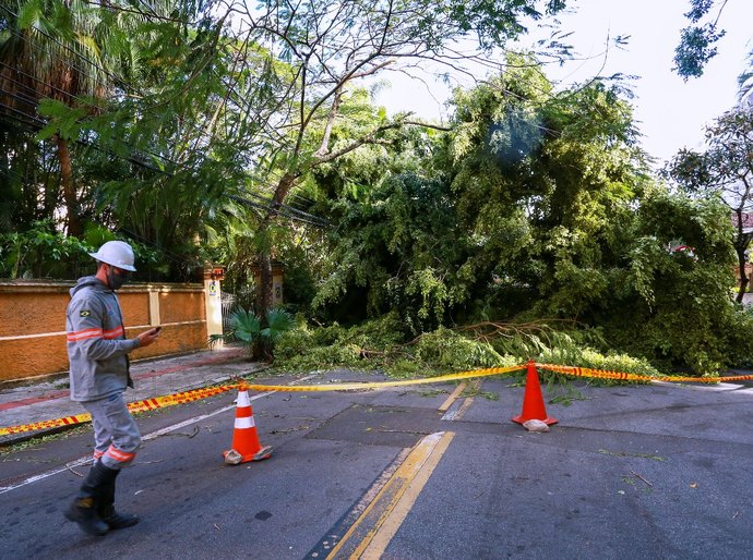 Santa Catarina decreta calamidade pública por danos causados por ciclone bomba