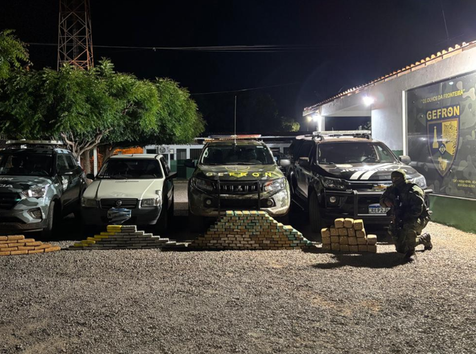 Forças de segurança apreendem 215 tabletes de entorpecentes e causam prejuízo de R$ 3,4 milhões às facções criminosas