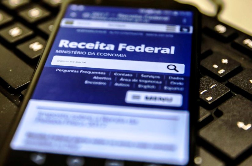 Receita paga hoje lote residual de restituição do IRPF