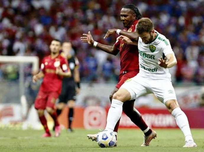 Em jogo com 2 gols anulados, Cuiabá empata com Bahia e vai a 11º na tabela do brasileirão