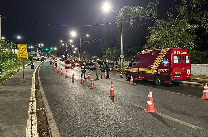 Operação Lei Seca em Várzea Grande resulta em sete motoristas presos e 49 veículos removidos