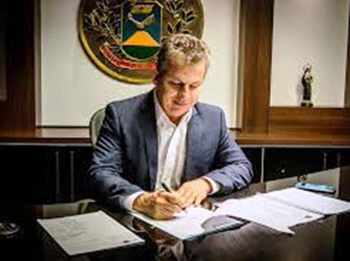 Governador altera decreto e restabelece jornada de 8 horas diárias de trabalho para os servidores públicos