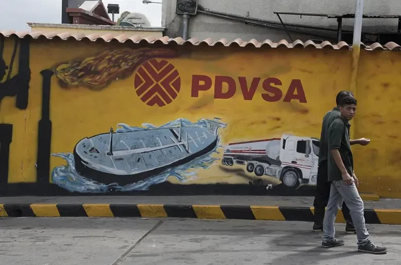 Como petróleo foi 'bênção' e 'maldição' da Venezuela, que foi de país mais rico da América do Sul a crise sem precedentes