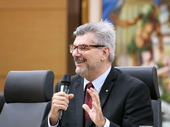 Ministro do STJ é acusado de assediar sexualmente jovem de 18 anos