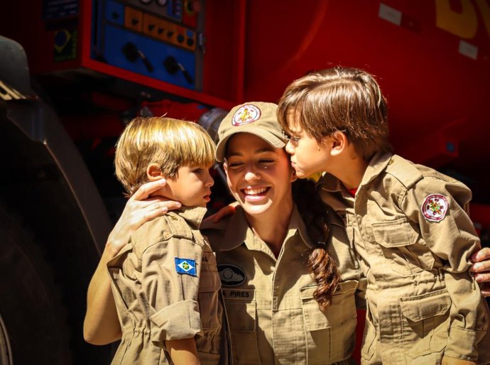 Bombeiras conciliam dupla missão e são motivos de orgulho para filhos