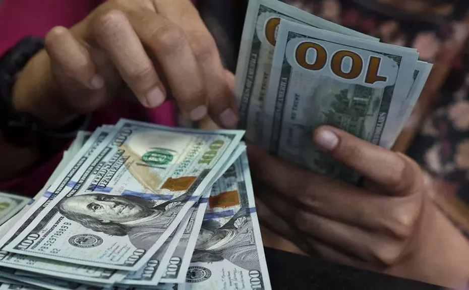 Com dólar caindo, brasileiros batem recorde de gastos no exterior no 1º tri