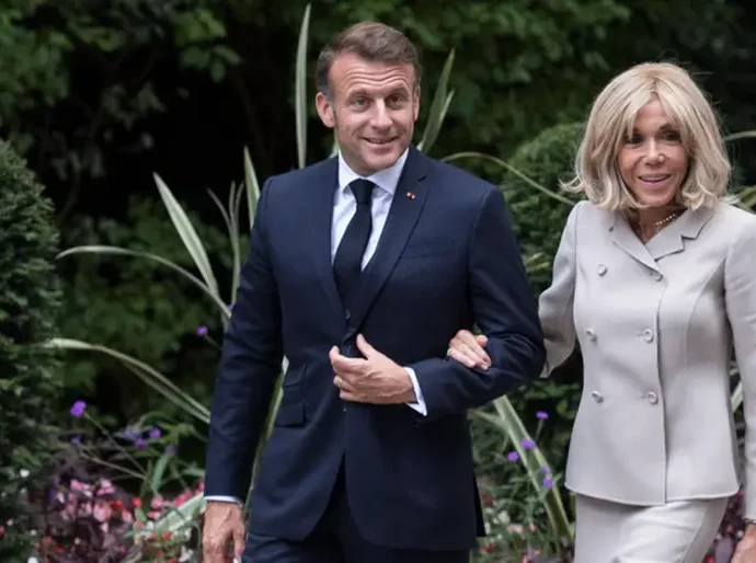 Casal Macron vai apresentar 'prova científica' de que primeira-dama da França é mulher para Justiça nos EUA
