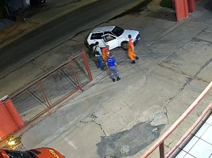 Família busca socorro no quartel e bombeiros salvam recém-nascida engasgada