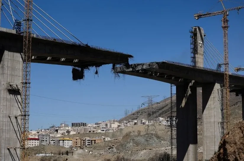 Trump ameaça destruir uma ponte ou usina para cada navio atacado em Ormuz