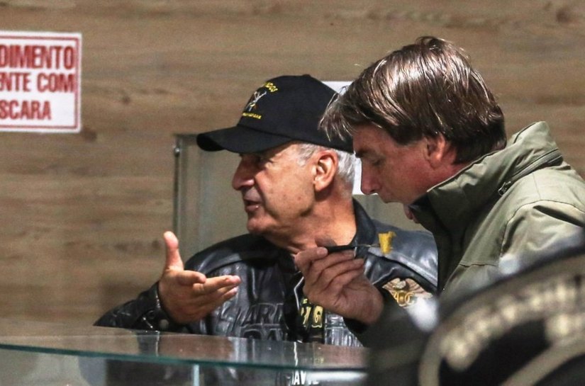 Bolsonaro se irrita ao ser abordado sobre preço alto do arroz