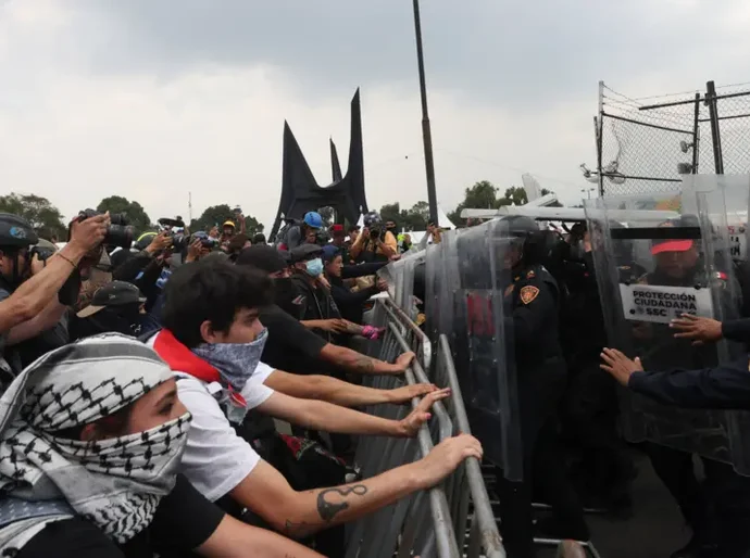 Dia de abertura da Copa do Mundo foi marcado por protestos na Cidade do México