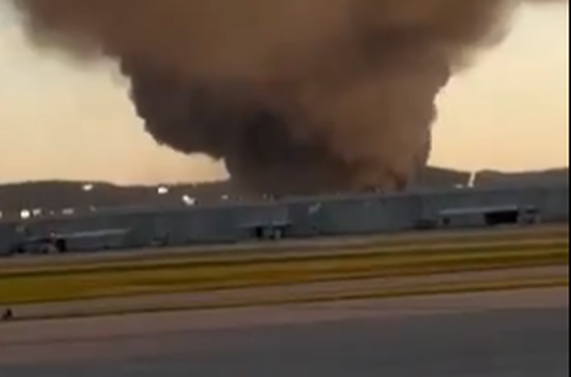 Avião de carga de grande porte cai em Louisville, nos EUA