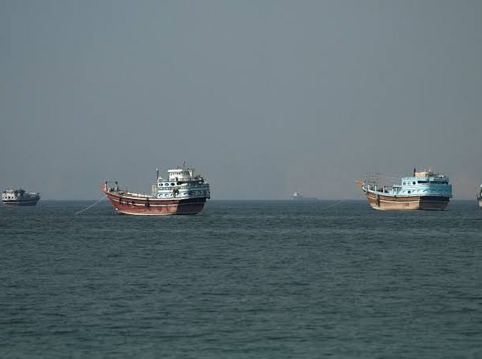 EUA e Irã intensificam conflito e atingem Bahrein e Kuwait em disputa por Ormuz