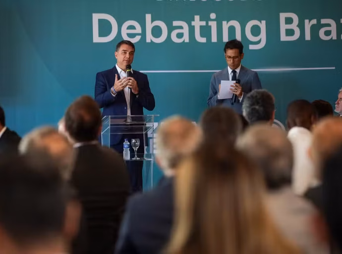 Ministros do STF classificam como 'graves' e 'absurdas' declarações de Flávio Bolsonaro sobre urnas eletrônicas