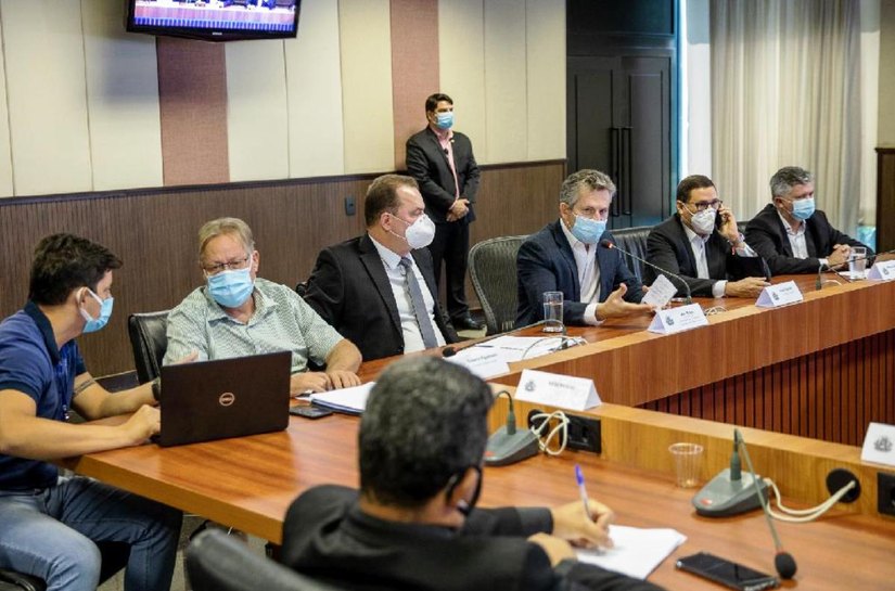 Mauro Mendes anuncia que 3.200 profissionais da Segurança serão vacinados a partir dessa semana