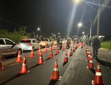 Um motociclista é preso e 80 veículos são apreendidos durante Operação Lei Seca em Cuiabá