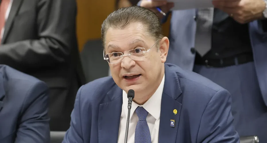 Bolsonaro deu aval para PL apoiar dosimetria sem anistia, diz Sóstenes