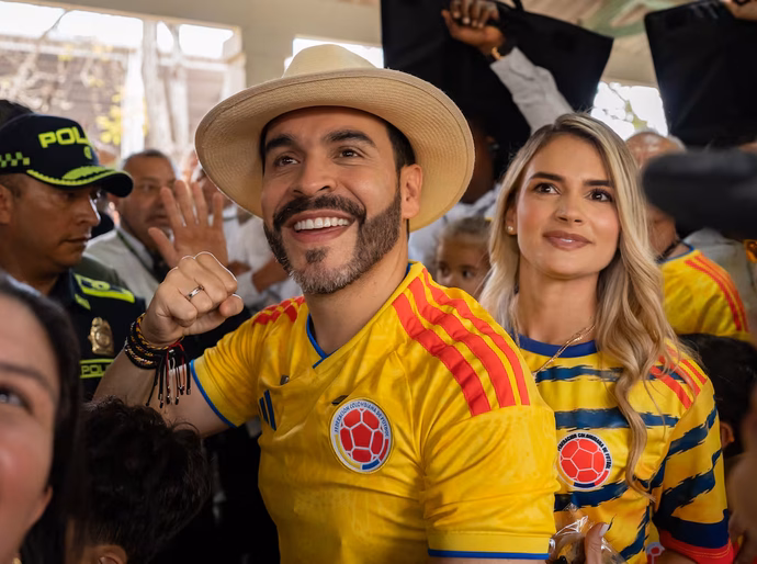 De la Espriella vence por um ponto percentual sobre Cepeda com 99% das urnas apuradas na Colômbia