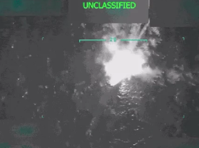 Trump divulga vídeo de ataque a suposto barco de drogas da Venezuela