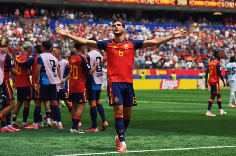 Com falha de goleiro, Espanha vence a Bélgica e vai à semifinal da Copa