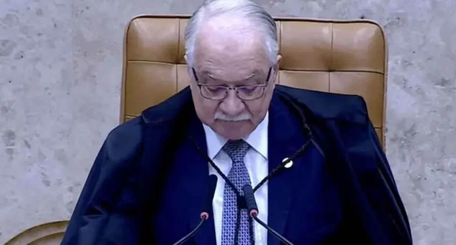 Advertisement  'A divergência é legítima, o confronto pessoal não', diz Fachin ao abrir sessão que decide futuro de Moraes
