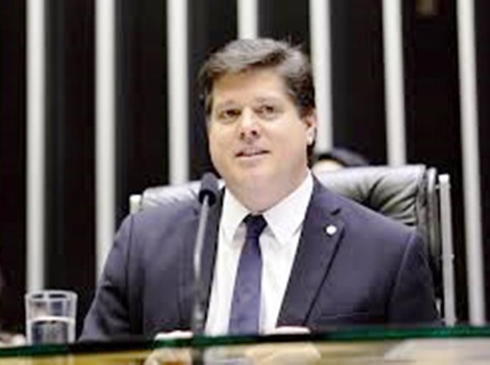 PT anuncia apoio a Baleia Rossi, do MDB, na disputa pela presidência da Câmara
