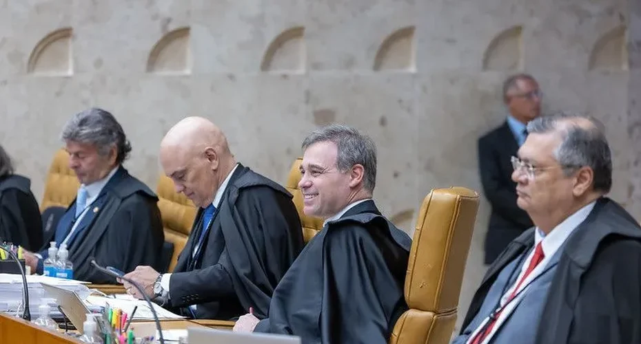 Os recados de Mendonça a Moraes e Dino ao ordenar apuração no caso Lulinha