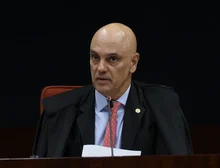 Eduardo 'recebeu Pix de milhões' e tem condições de pagar multa, diz Moraes
